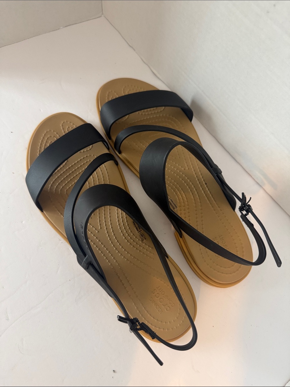 CROCS Women's Black and Tan Strappy Slingback Sandals SIZE 10 - Picture 4 of 7